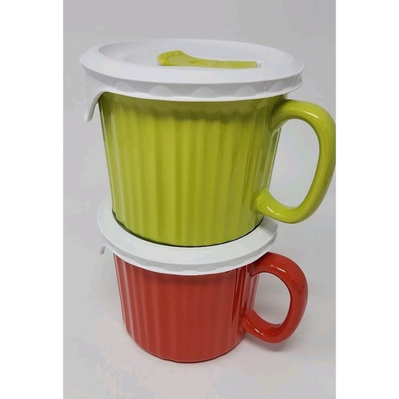 Corning Ware Soup Meal Mugs 2-20oz Red Green Vented Lid Colors Colours Microwave - Picture 6 of 7